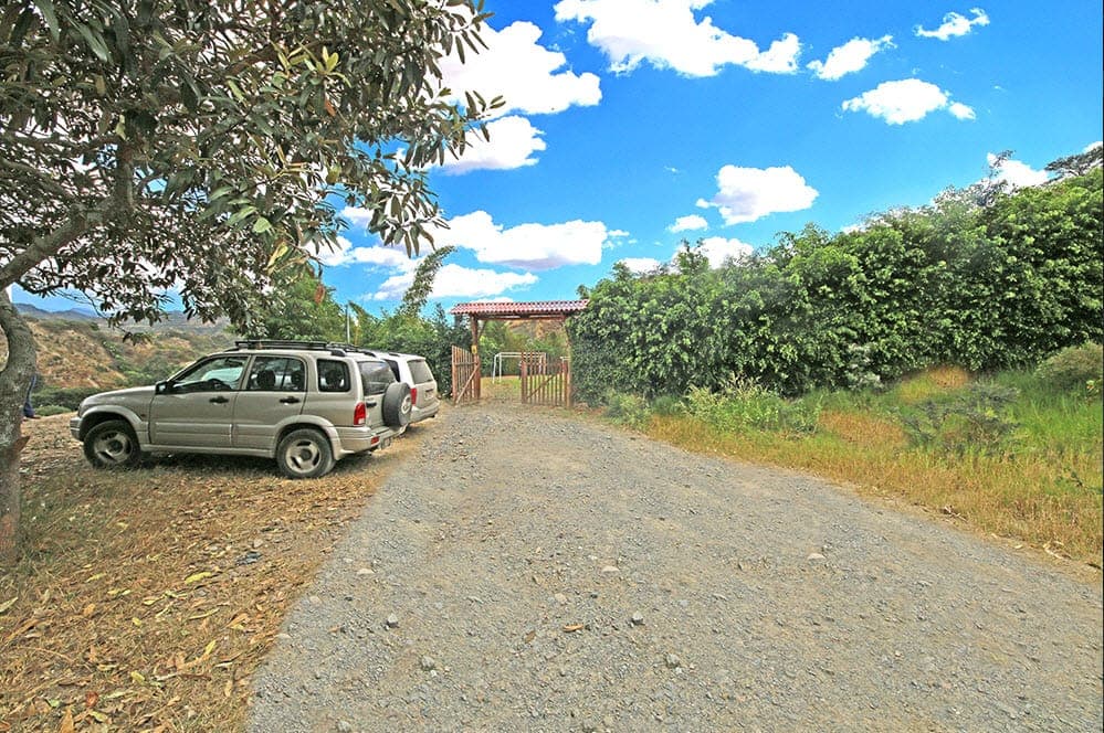 Parking privado dentro de la finca